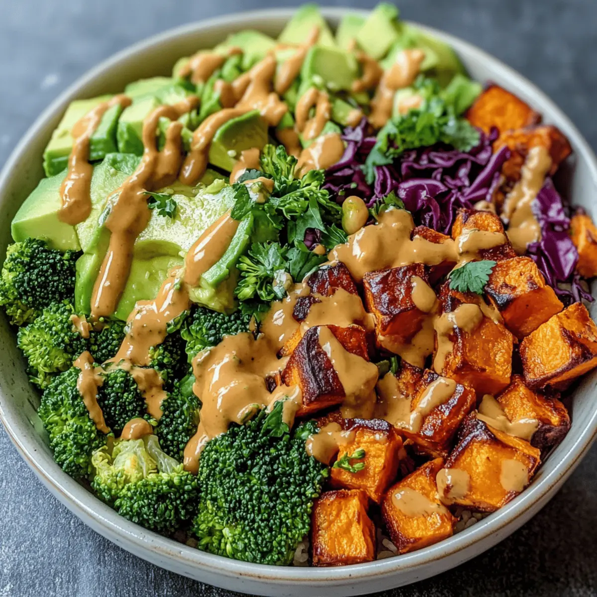 Bol Bouddha de Patate Douce aux Cacahuètes Thaïes délicieux